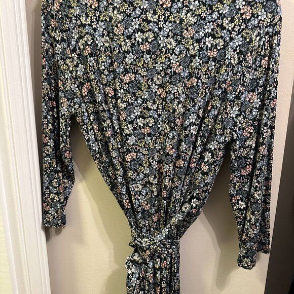 Loft Floral Wrap Dress, L. Soft & Comfortable - Picture 8 of 8